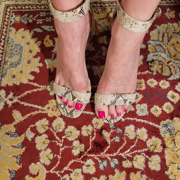 Vince Cumato Genuine Leather Snakeskin Heel Size 9 - Picture 13 of 13